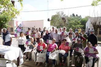 Santa Coloma: se entregaron tablets y se anunció la mejora en la conectividad