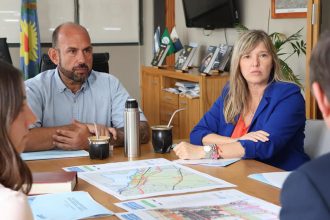 El intendente Esteban Sanzio recibió a la ministra Cristina Álvarez Rodríguez en Baradero y supervisaron los avances de la Casa de la Provincia