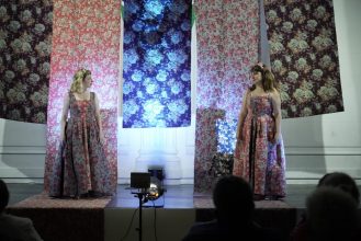 ?? Disfrutamos de #LasReinas una gran obra de teatro en el #CentroCultural con las actrices Paula Grinszpan y Lucía Maciel.