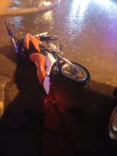 Accidente entre auto y moto