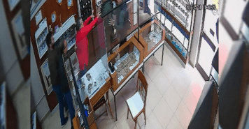El feroz asalto a la joyería que dejó dos heridos duró menos de un minuto y buscan a los autores (Video)
