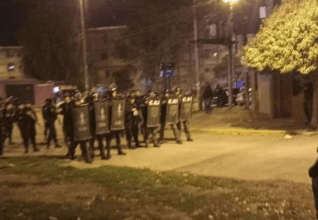 La increíble pelea entre dos mujeres en Rosario que reunió a 300 personas y terminó con balazos de goma