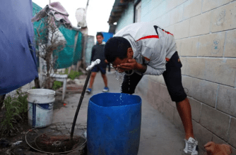 La otra cara de la pobreza: millones de personas no tienen acceso a la red de gas, cloacas y vivienda completa