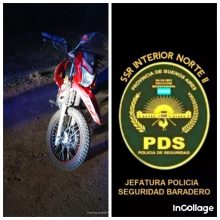 un motociclista atropella a una pareja