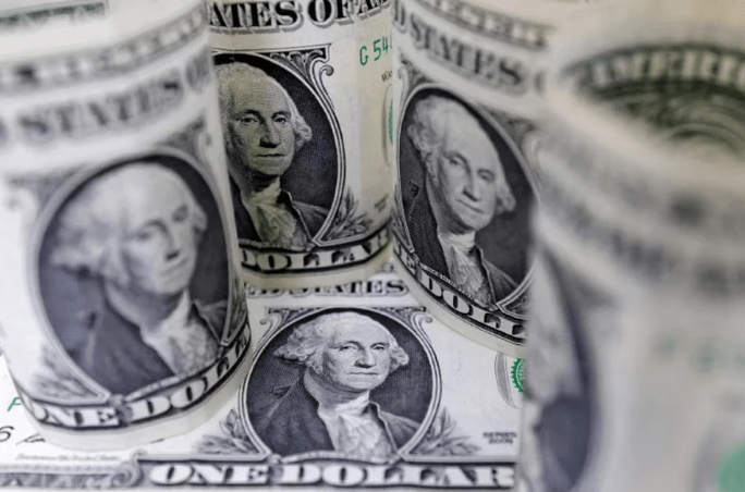 El pago del medio aguinaldo le agrega más presión a un dólar libre que otra vez se acerca a los 500 pesos