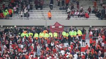 Tragedia en el Monumental: un hombre murió al caer desde la tribuna y el partido se suspendió