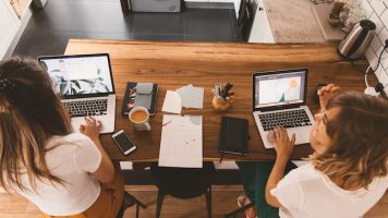 Hosting vs Housing: ¿Qué son y cuál es la diferencia?