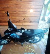 Mediante intimidación verbal: le roban una moto a una mujer