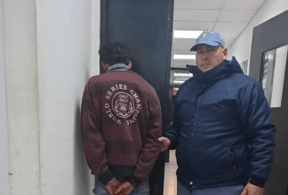 Chaco: hartos de los robos, vecinos atraparon a un ladrón, lo golpearon y se lo entregaron atado a la policía