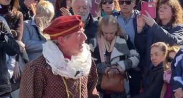 Pablo Alarcón se sorprendió por la multitud que lo fue a ver actuando a la gorra