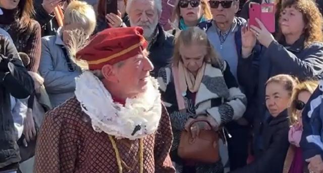 Pablo Alarcón se sorprendió por la multitud que lo fue a ver actuando a la gorra
