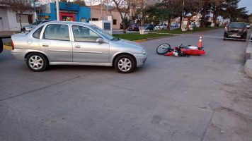 Choque entre auto y moto