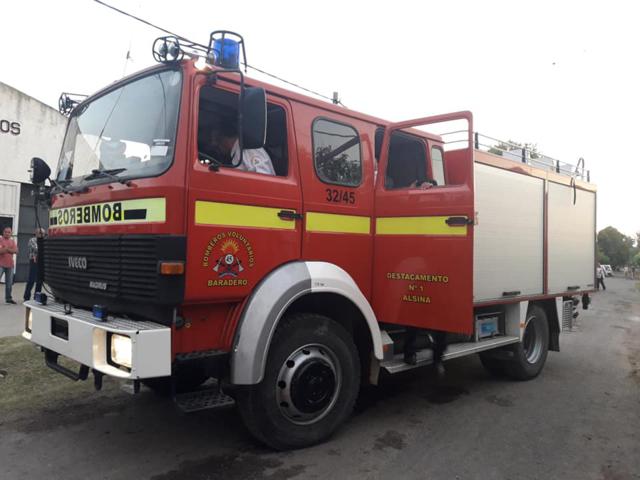 Incendio de vehículo en Alsina