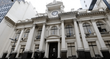 El sistema bancario ya es bimonetario: 18% del valor total de los depósitos está en dólares y el resto en pesos
