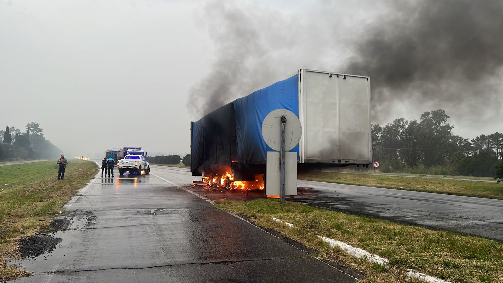 Incendio de un camión en Ruta 9