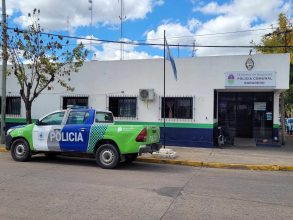 Sustraen cables de instalación eléctrica en una casa en contrucción