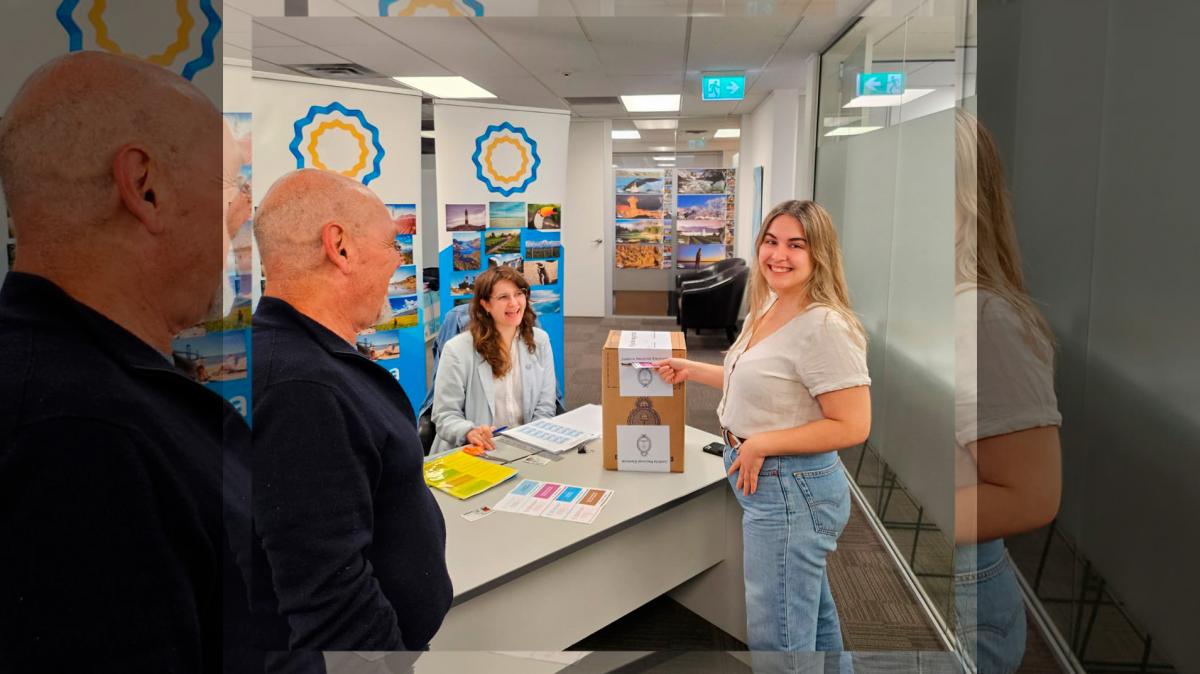 Comenzaron a votar los argentinos en Nueva Zelanda y Australia