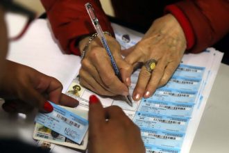 Llegan actas desde todo el país y avanza el escrutinio: votó más del 74%
