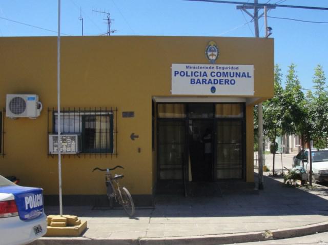Daños en la puerta de ingreso de una bicicletería