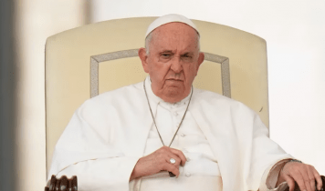 El papa Francisco aceptó la renuncia de un obispo polaco tras la celebración de una orgía en su vivienda