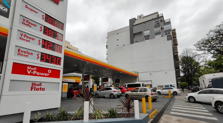 Shell, Axion e YPF aumentaron 7,6% los combustibles en todo el país