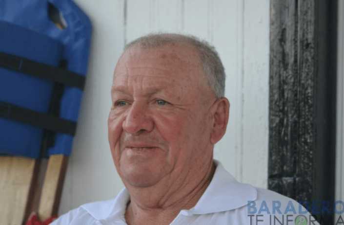 Ángel, el canillita silbador