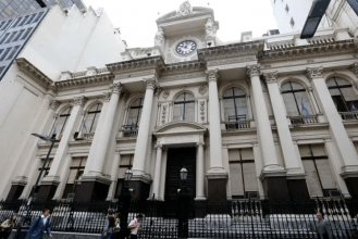A cuánto van a llegar el dólar y la inflación este año: las proyecciones de los expertos