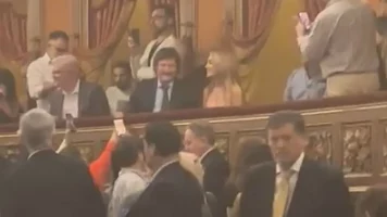 Javier Milei y Fátima Florez fueron abucheados en el Teatro Colón