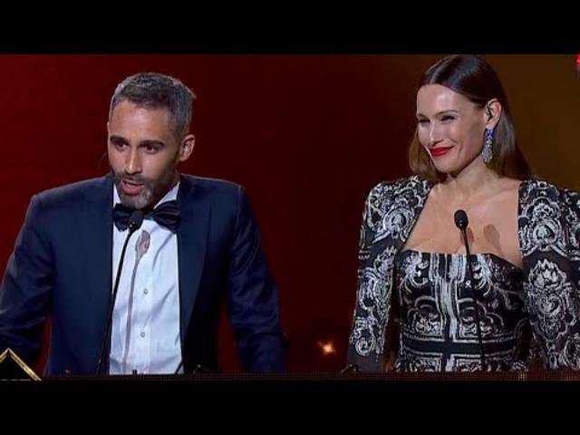 Pampita y el Pollo Álvarez los conductores del Martín Fierro de Miami