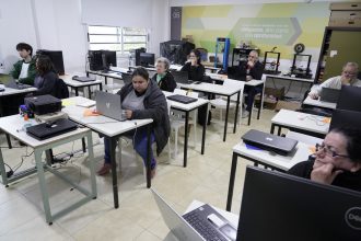 Finalizaron los talleres de Introducción a la programación con Python e Introducción al Desarrollo de aplicaciones móviles