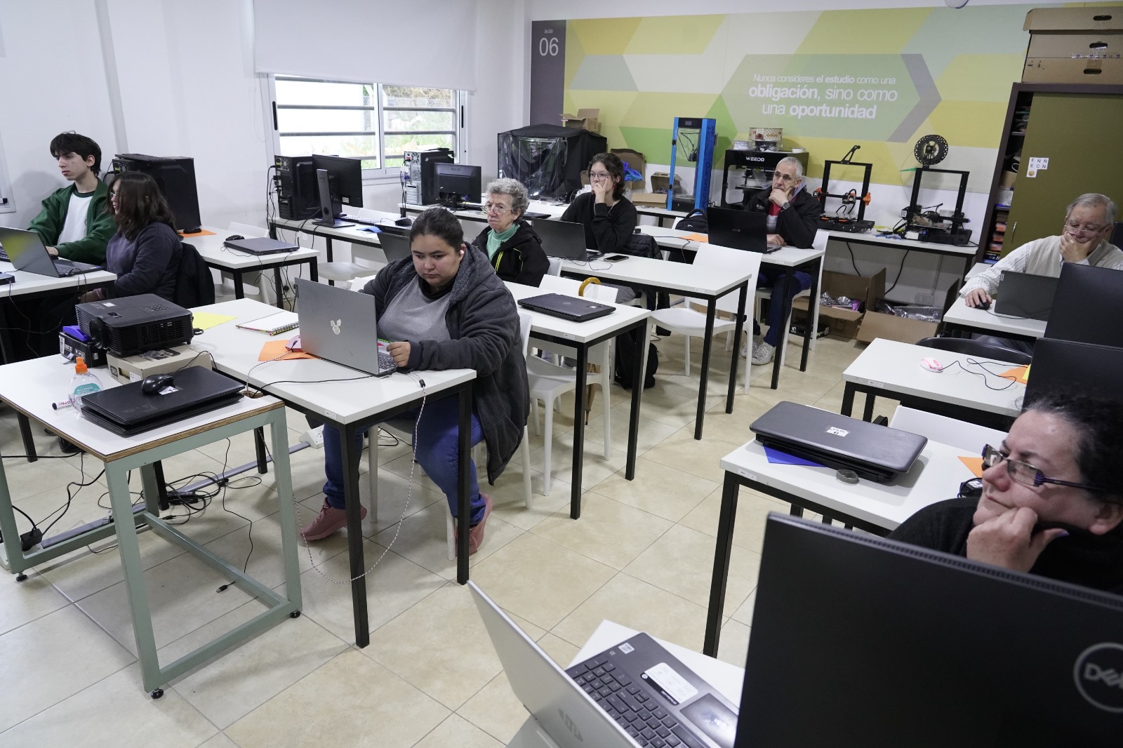 Finalizaron los talleres de Introducción a la programación con Python e Introducción al Desarrollo de aplicaciones móviles