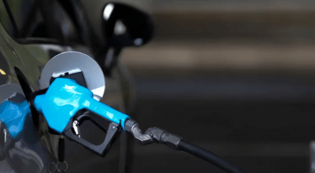 La petrolera Shell aumentó hoy el 15% el precio de los combustibles y se prevé que las otras empresas adopten la misma medida