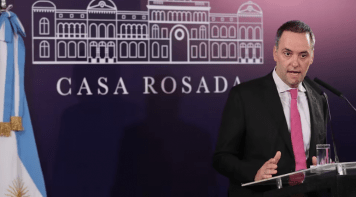 El Gobierno aseguró que el país está atravesando una hiperinflación en torno al 3.678% anual
