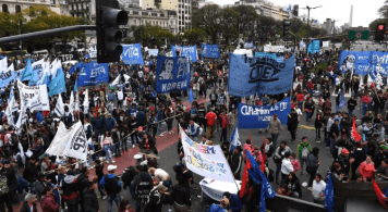 El Gobierno dará de baja más de 8.500 planes Potenciar Trabajo que cobraban empleados públicos