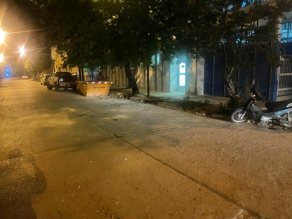 Choque entre camioneta y moto