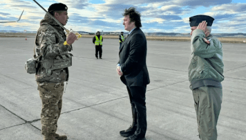 Javier Milei llegó a Río Gallegos: mañana emprenderá su viaje a la Base Marambio en la Antártida
