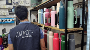 Así funciona el mercado negro de los termos Stanley truchos: cuánto cuestan y los riesgos para la salud