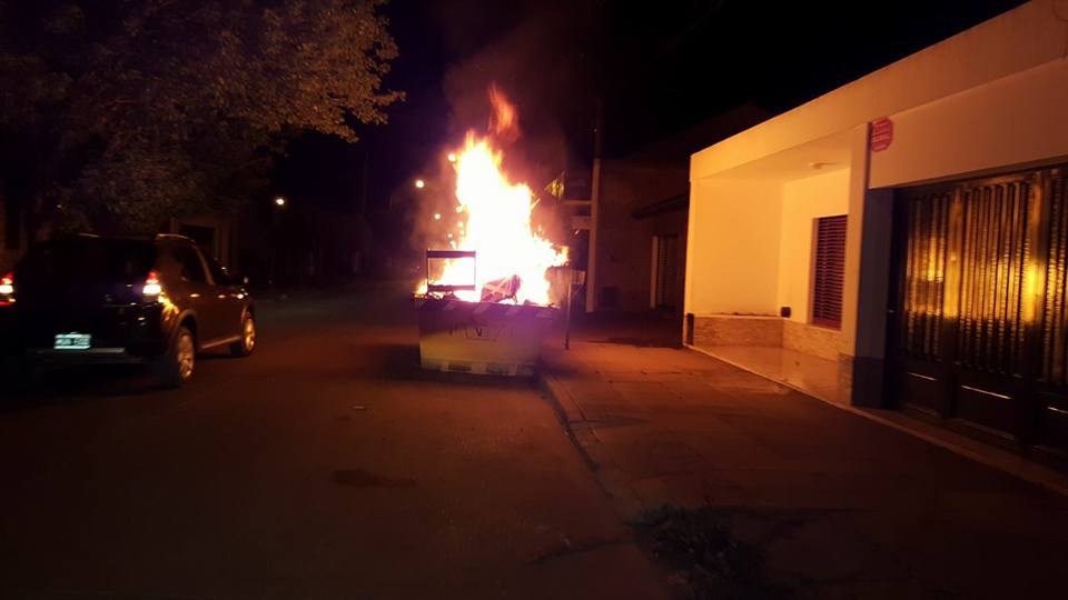 Incendio de volquete