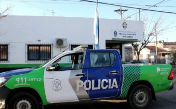 Estafan a una mujer