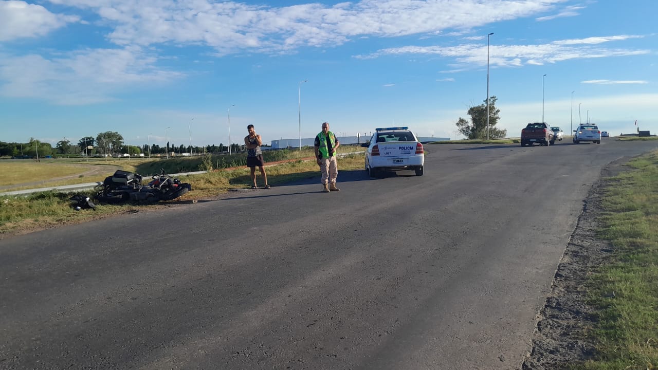 Choque entre moto y camioneta