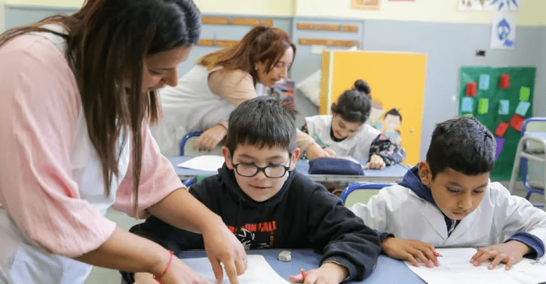 Con paro docente, empiezan las clases para 3,3 millones de chicos en 8 provincias