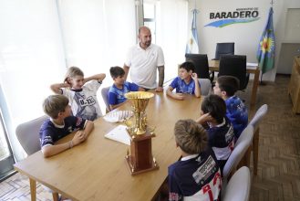 El intendente Esteban Sanzio recibió a la Categoría 2011 de Sportivo que se consagró campeona en Mar del Plata
