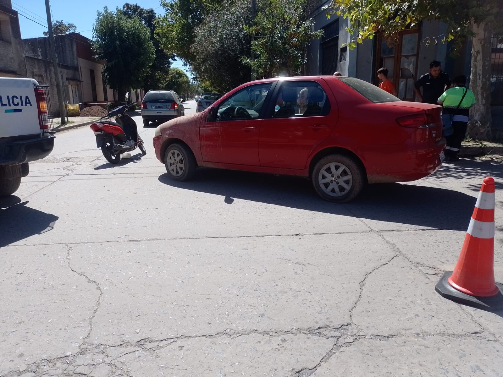 Otro choque entre un auto y una moto