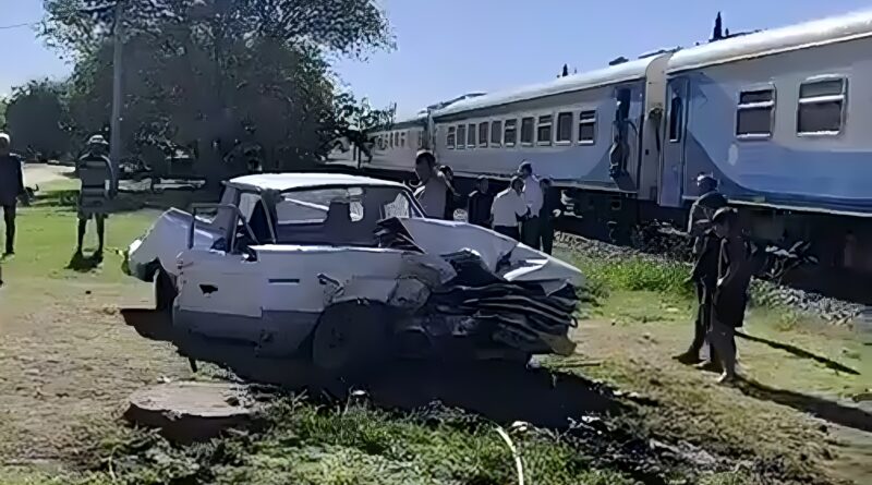 Río Tala: una camioneta fue impactada por un tren
