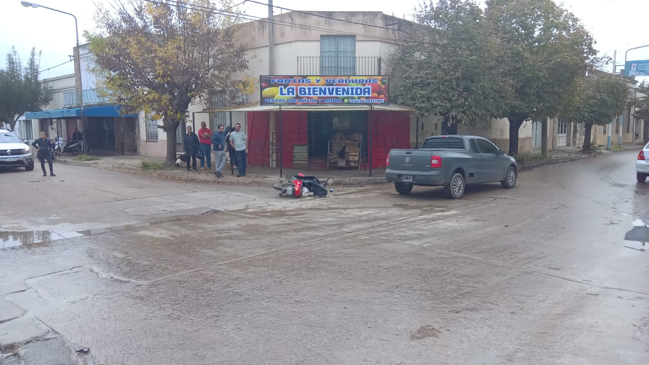 Choque entre auto y moto