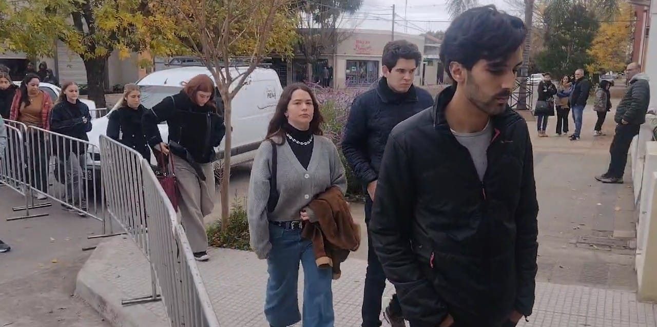 Se habilitó el velatorio de Juan María Traverso y aparecieron los primeros famosos a despedirlo