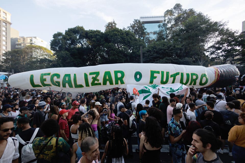 BRASIL DESPENALIZA LA TENENCIA DE MARIHUAJA PARA USO PERSONAL.