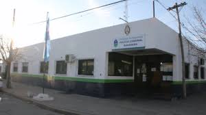 Roban una camioneta, asaltan una estación de servicios y abandonan el vehículo