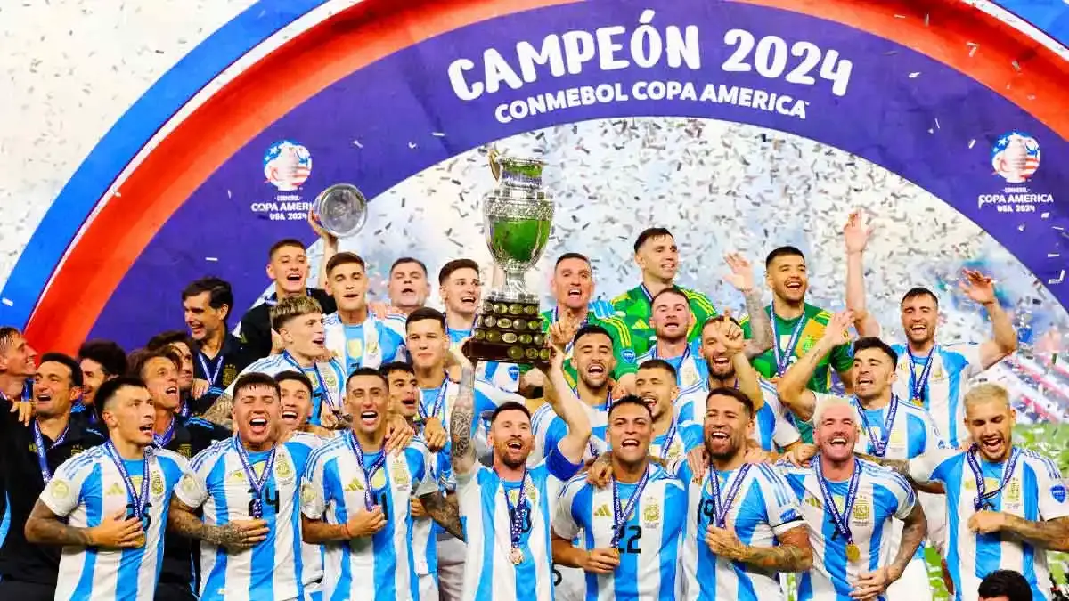 El Campeón del Mundo y de América es del color del cielo