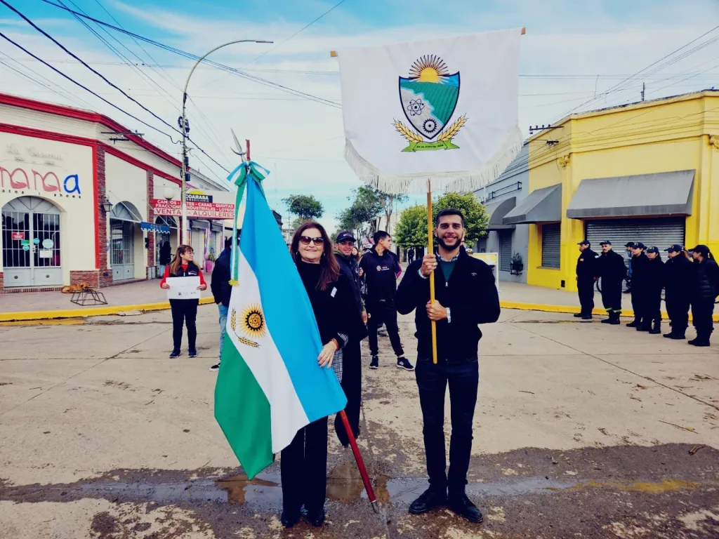 La nueva bandera de Lima será colocada en los edificios públicos